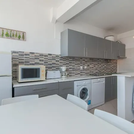 Daire Grace 2 Bedroom With Pool And Balcony, 2,5km From Center